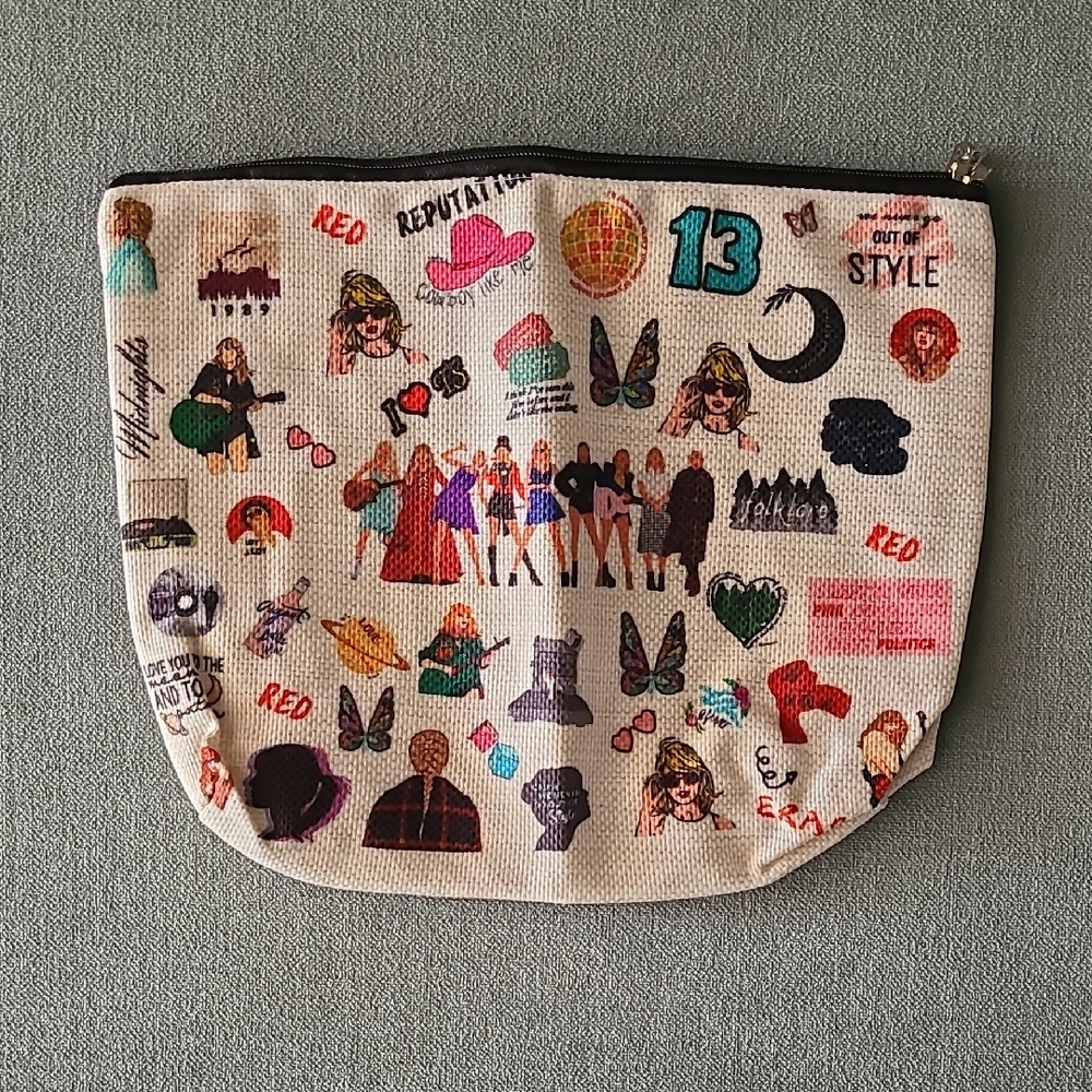Taylor Swift Makeup Bag with Necklace and Bracelet - Picture 2 of 11
